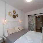 Stone Cara D Oro - Heated Infinity Pool & Views Villa *