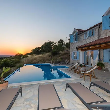 Stone Cara D Oro - Heated Infinity Pool & Views Willa