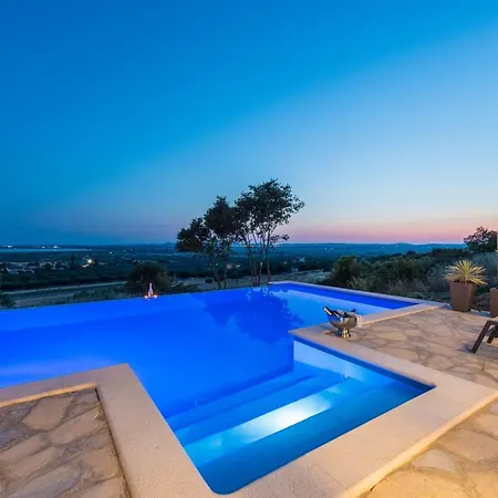 Stone Cara D Oro - Heated Infinity Pool & Views Willa