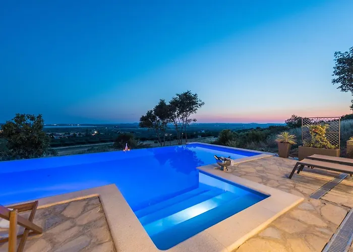 Stone Cara D Oro - Heated Infinity Pool & Views فيلة