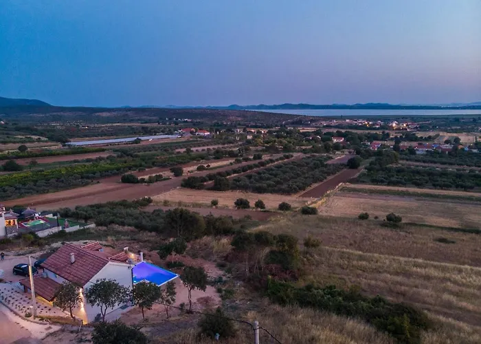 Stone Cara D Oro - Heated Infinity Pool & Views فيلة
