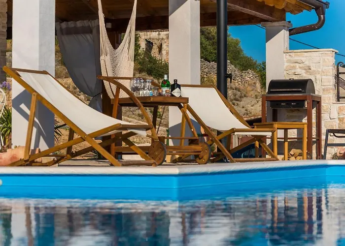 Stone Cara D Oro - Heated Infinity Pool & Views فيلة