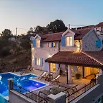 Villa Stone Cara D Oro - Heated Infinity Pool & Views *