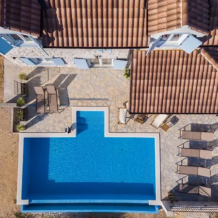Stone Cara D Oro - Heated Infinity Pool & Views Villa