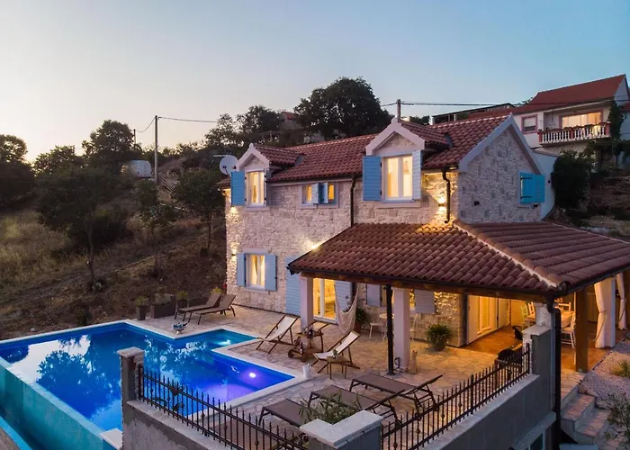 Villa Stone Cara D Oro - Heated Infinity Pool & Views *